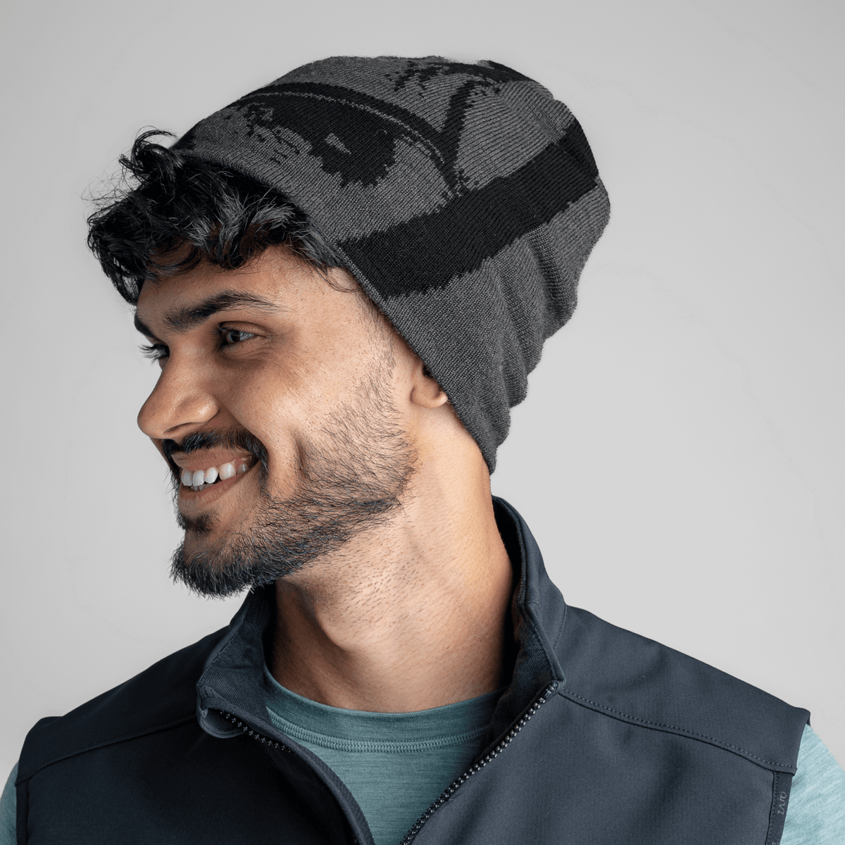 Emblemo Merino Beanie — Black